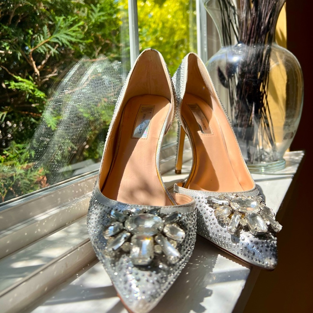 Embellished shoes perfect for parties or a bride. Size 8.5
